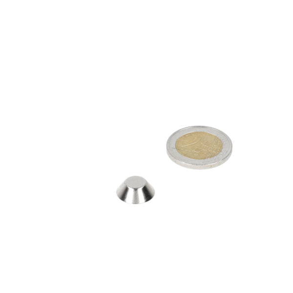 Conische magneet 15x8x5mm met een gepolijnde zilveren afwerking en stevige metalen constructie voor veelzijdig gebruik