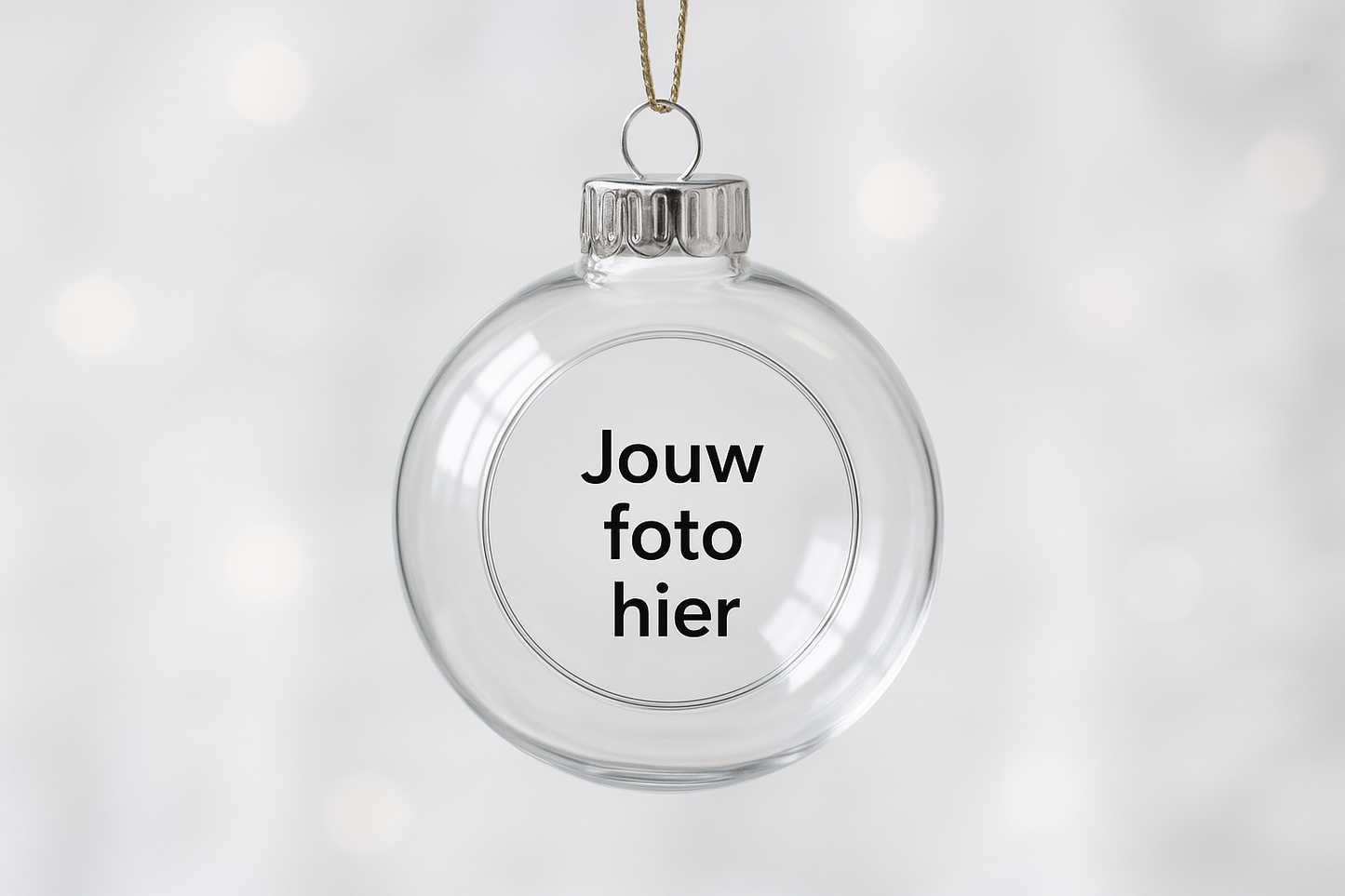 Doorzichtige kerstbal, met in het midden plek voor een afbeelding waar nu de tekst "Jouw foto hier" staat