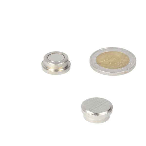 Silver memomagneet 16mm met metallic finish en licht verhoogde randen ideaal voor magnetische oppervlakken van hoogwaardige materialen