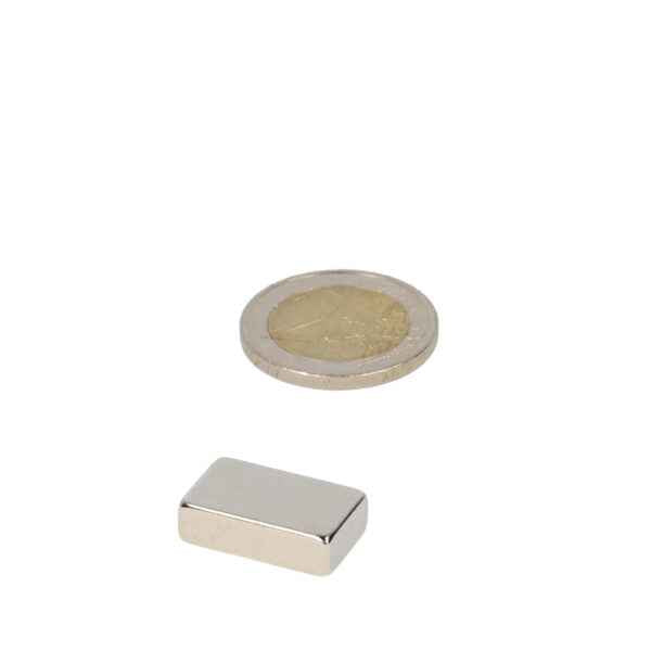 Zilverkleurige neodymium blokmagneet 20x12x6 millimeter krachtige magneet van hoogwaardig materiaal