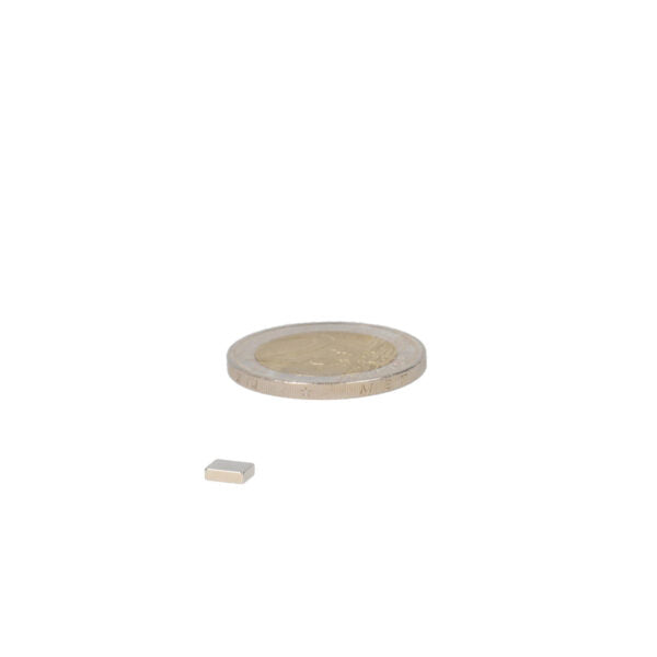 Zilverkleurige neodymium blokmagneet 5x4x1 van neodymium met rechthoekig ontwerp voor diverse bevestigingstoepassingen
