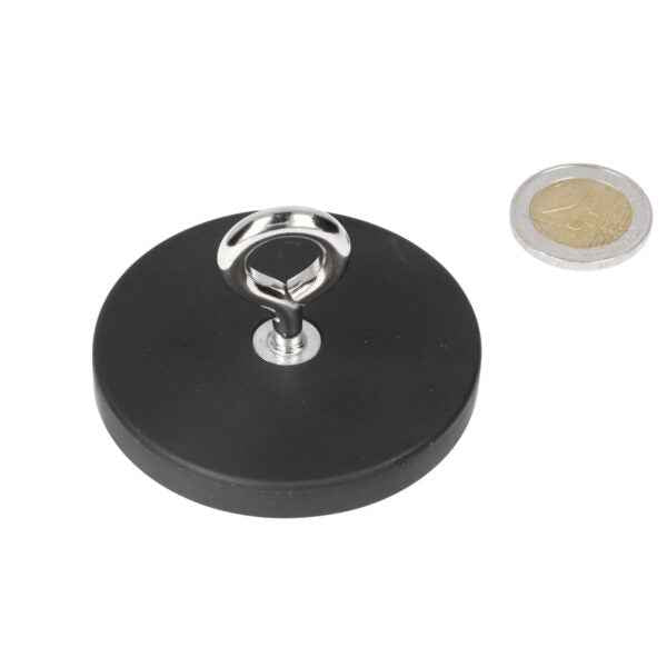 Zwart ronde neodymium n40 magneet met rubberen ommanteling en zilveren metalen ring voor extra grip en bescherming