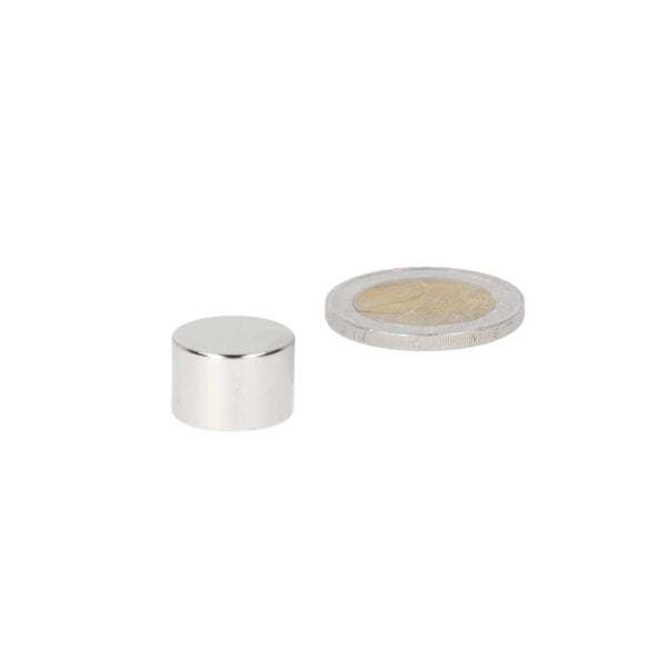 Zilveren cilindrische schijfmagneet 15 x 10 mm van krachtige neodymium magneet met gepolijste en reflecterende afwerking