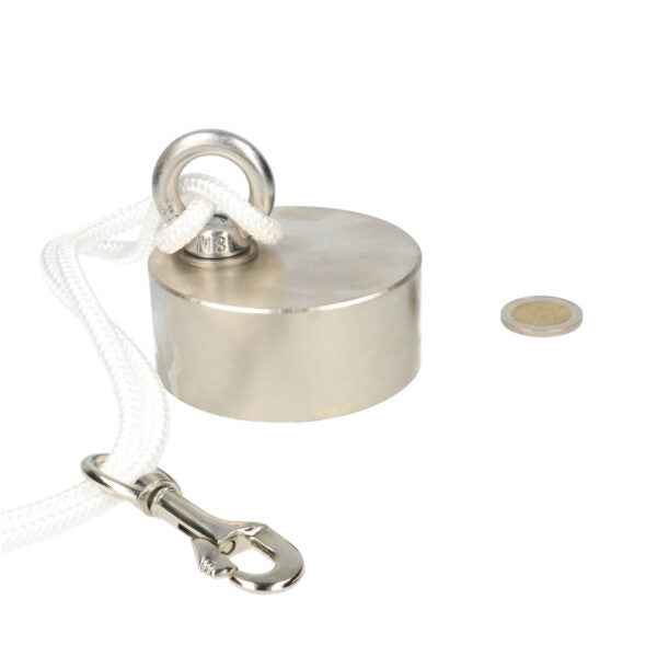 Zilver cilindrische vismagneet 400kg trekkracht met 25m touw en bijgeleverde accessoires zoals musketon en oogmoer