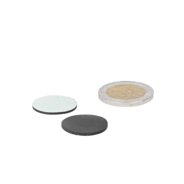 Zelfklevende rubberen schijf 20mm met zilver en zwart magnetisch design als rubberen schijf 20mm