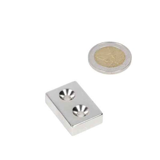Neodymium Blokmagneet 30x20x8 mm, N48 met 2x verzonken gat 4.5 mm (zuid-pool)