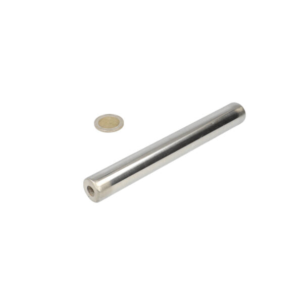 Zilverkleurige filtermagneet 20x160mm rvs met m8x12mm binnendraad en bijpassende ronde schijf nabij
