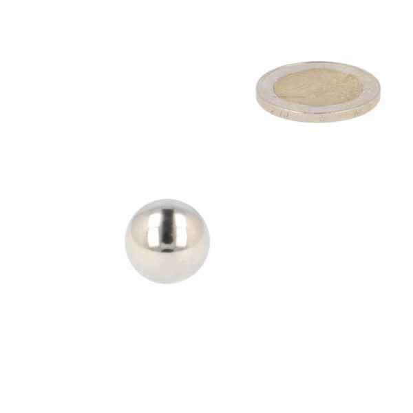 Kogelmagneet 15 mm met een glanzend metalen oppervlak, krachtige magneet en perfecte keuze voor zowel professioneel gebruik
