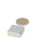 Zilverkleurige neodymium blokmagneet 25x25x10 mm met gepolijste metalen afwerking en sterke magneetkracht n48