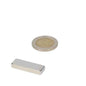 Zilverkleurige neodymium blokmagneet 30x10x5 mm n45 met rechthoekig ontwerp en sterke magnetische kracht