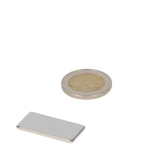 Rechthoekige zilveren neodymium blokmagneet 30x15x2 mm n42 met glad gepolijst oppervlak