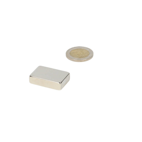 Zilveren neodymium blokmagneet 30x20x8 mm n48 met hoge magnetische kracht en duurzame afwerking