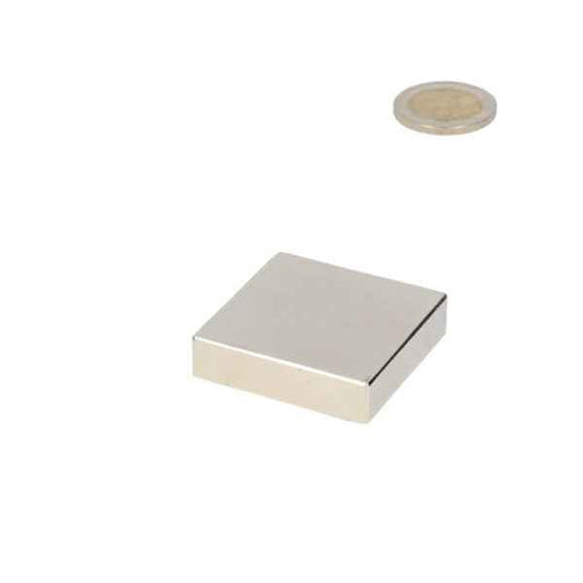 Zilverkleurige neodymium blokmagneet 40x40x10 mm n50 met glad en reflecterend oppervlak