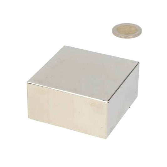 Zilverkleurige neodymium blokmagneet 60x60x30 mm n50 met krachtige metalen afwerking voor metalen objecten