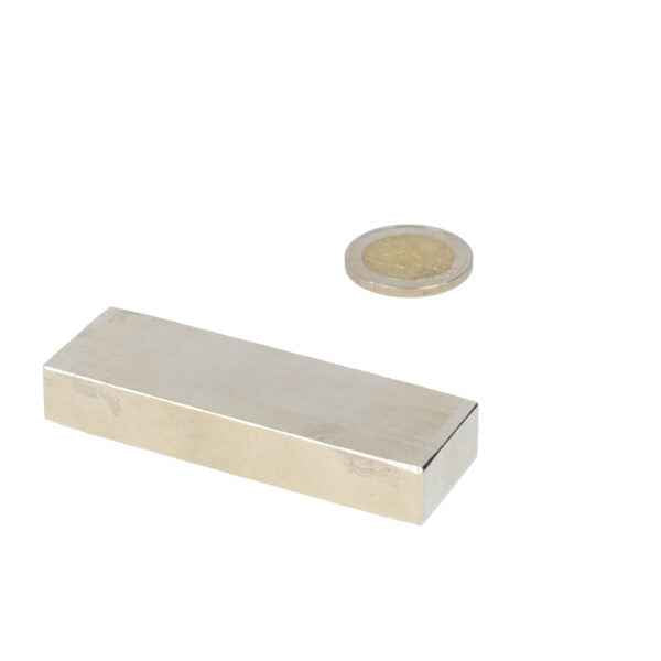 Zilvergrijze neodymium blokmagneet 75x25x12 met polijst metalen oppervlak krachtige magneet n50