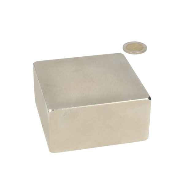 Neodymium blokmagneet 80x80x40 mm n50 in zilver met een krachtige magneet en een breed scala toepassingen