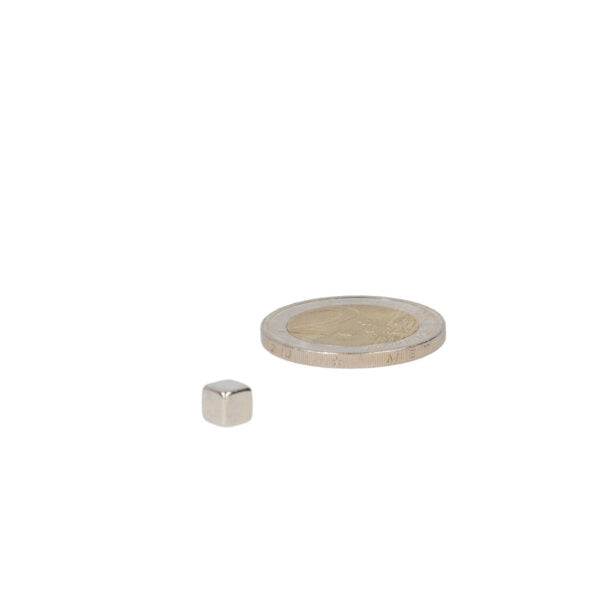 Neodymium kubusmagneet 5 mm met duurzame magneten en gepolijste zilveren afwerking van metaal