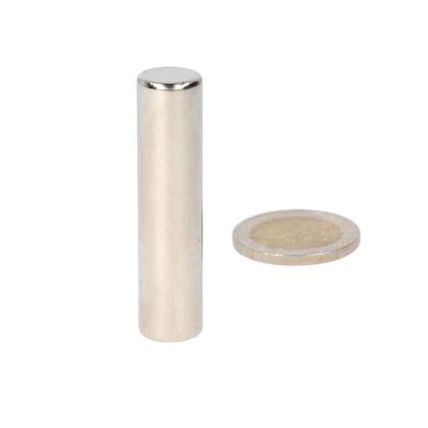 Zilverkleurige cilindrische neodymium staafmagneet n50 met een glad gepolijst oppervlak voor een krachtige magnetische oplossing en ongeëvenaarde aantrekkingskracht