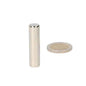 Zilveren neodymium staafmagneet n52 10×50 mm diametraal gemagnetiseerd naast een munt voor schaal