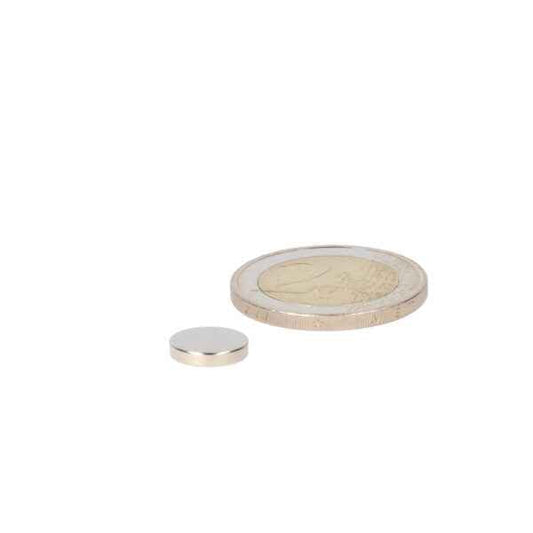 Kleine ronde zilveren schijfmagneet 10 x 2 mm met krachtige neodymium magneet en glad metallic oppervlak