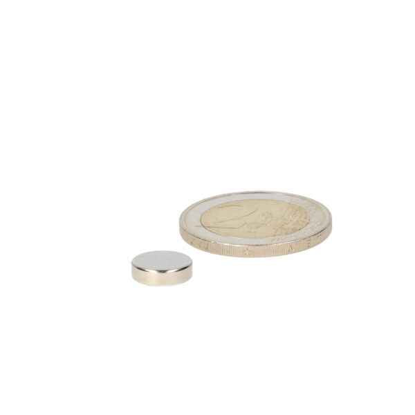 Schijfmagneet 10 x 3 mm met een glad, reflecterend zilver oppervlak gemaakt van hoogwaardige materialen voor verschillende toepassingen