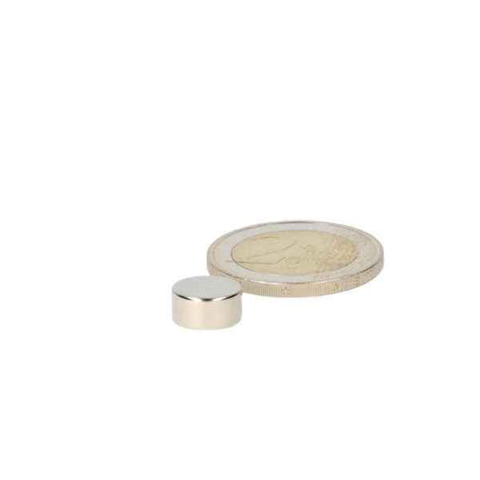 Zilverkleurige cilindervormige neodymium schijfmagneet 10 x 5 mm n48 met sterke magnetische aantrekkingskracht en veelzijdige magneet eigenschappen