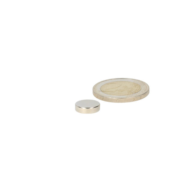 Kleine cirkelvormige schijfmagneet 11 x 3 mm van glanzend zilver metaal voor verschillende situaties en diverse toepassingen