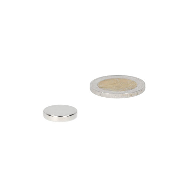 Twee compacte krachtige neodymium magneten schijfmagneet 15 x 3 mm met zilveren metalen afwerking