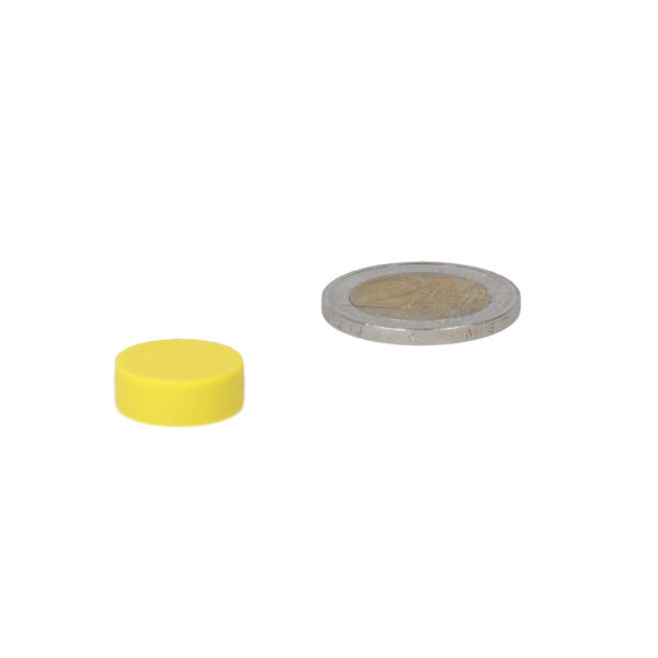 Gele kunststof coating schijfmagneet 16 x 6 mm gemaakt van neodymium met gele kunststof beschermd oppervlak