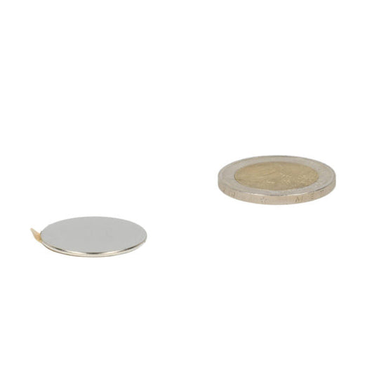 Silverkleurige schijfmagneet 22 x 1 mm met zelfklevende rand van neodymium voor sterke magnetische eigenschappen en industriële toepassingen