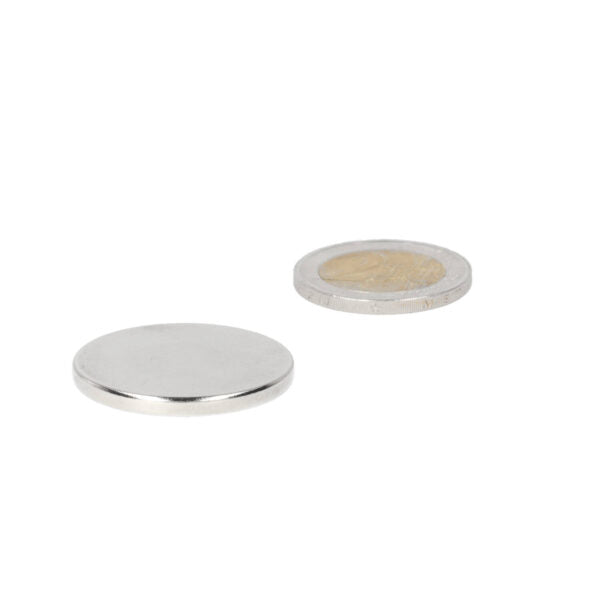 Zilverkleurige schijfmagneet 30 x 3 mm van neodymium met krachtige hechting voor professioneel gebruik