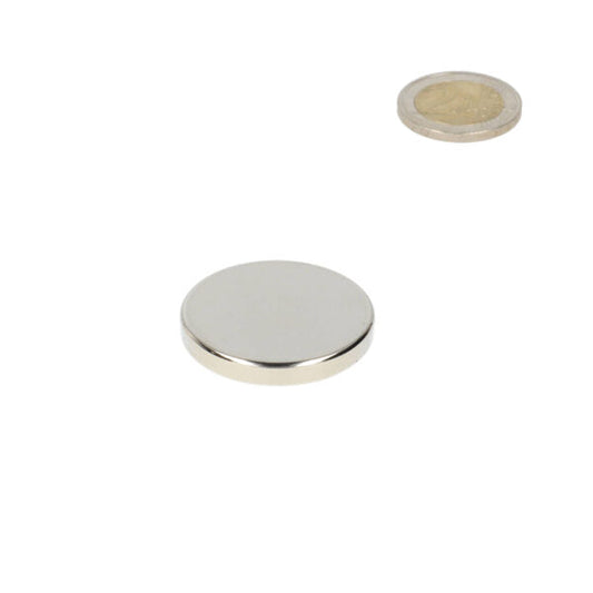 Zilverkleurige schijfmagneet 35 x 5 mm van neodymium met een glad en reflecterend oppervlak voor verschillende toepassingen