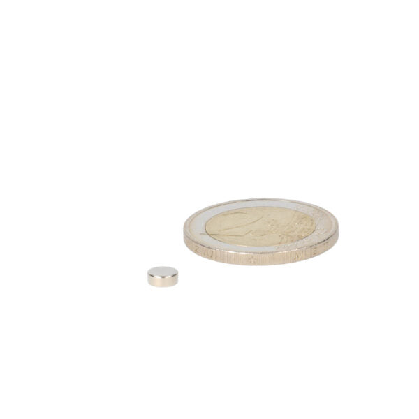 Kleine ronde zilverkleurige schijfmagneet 5 x 2 mm van n48 neodymium magneet met glad oppervlak