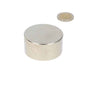 Schijfmagneet 50 x 25 mm van hoogwaardige neodymium met metalen oppervlak en hoge magnetische kracht