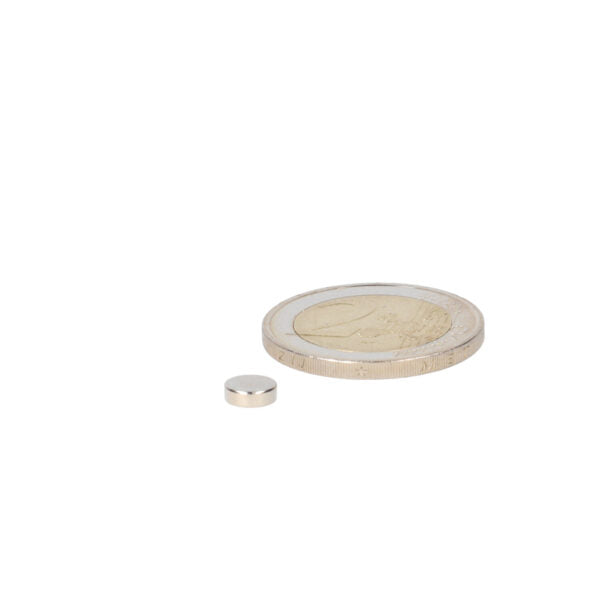 Kleine ronde zilveren schijfmagneet van neodymium 6 x 2 mm perfect voor diverse toepassingen