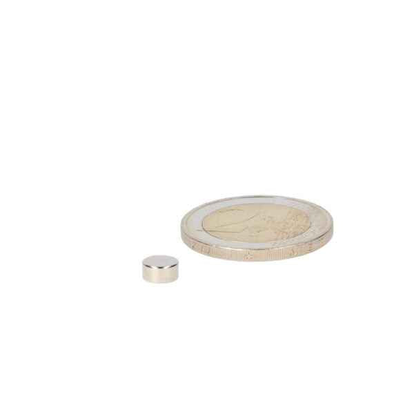 Kleine glanzende zilveren cilindrische neodymium schijfmagneet 6 x 3 mm voor wie krachtige magneten nodig heeft