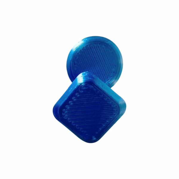 Blauwe plastic startnummer magneten voor wielrenners met vierkante en ronde vormen en gegoten textuur, set van 8 stuks