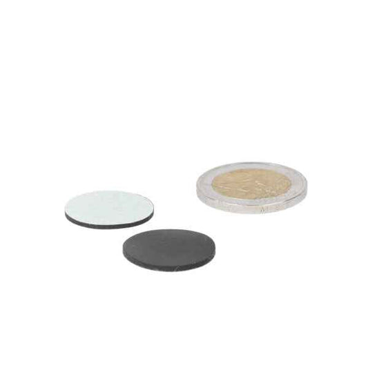 Zelfklevende rubberen schijf 20mm met zilver en zwart magnetisch design als rubberen schijf 20mm
